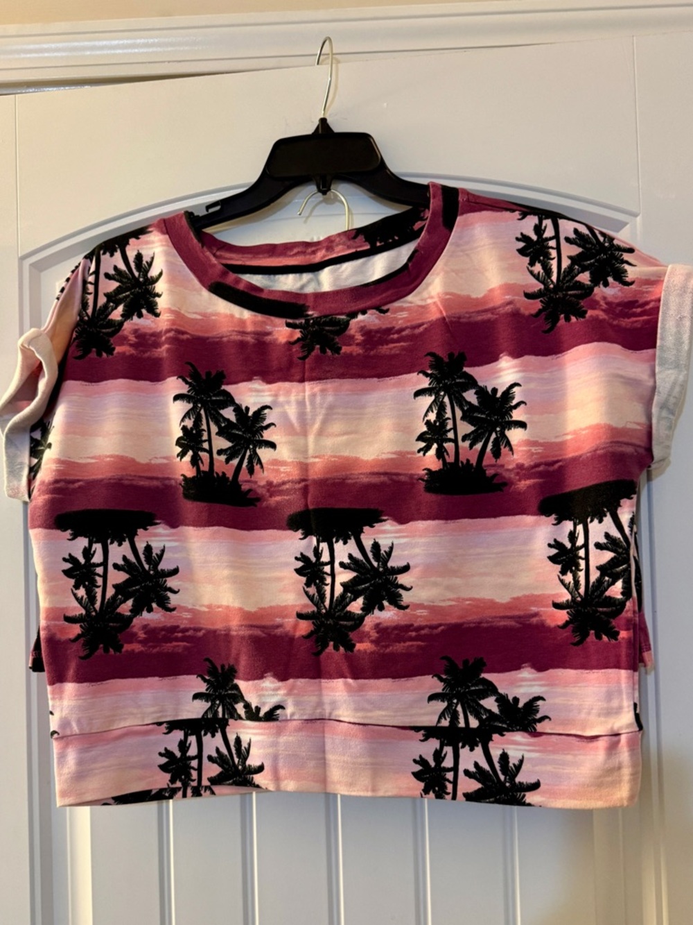 Soho Street Pink and Black Palm-Print Cropped Tee With Matching Shorts Size XL